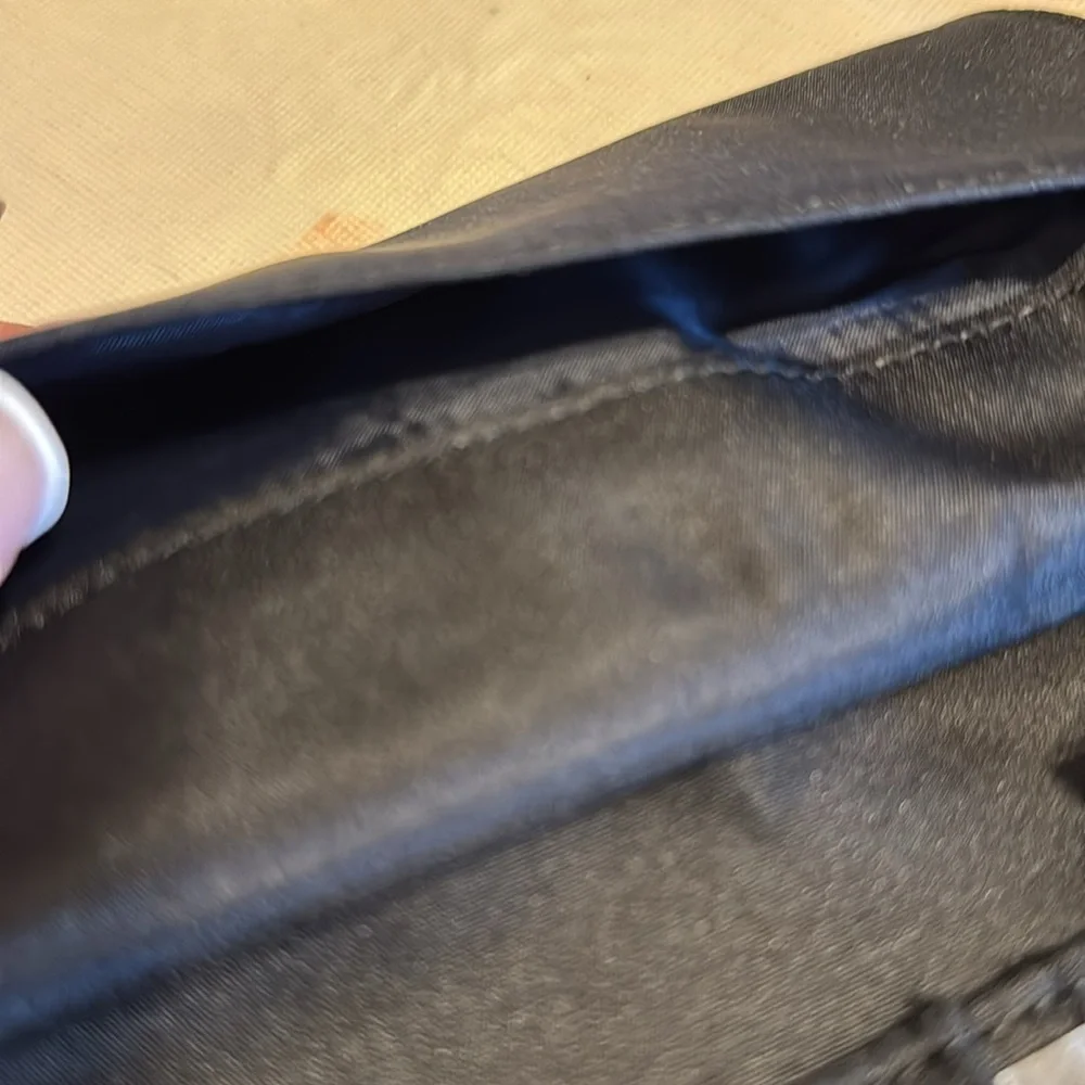NWT Tommy Hilfiger black & gray textured plaid wallet